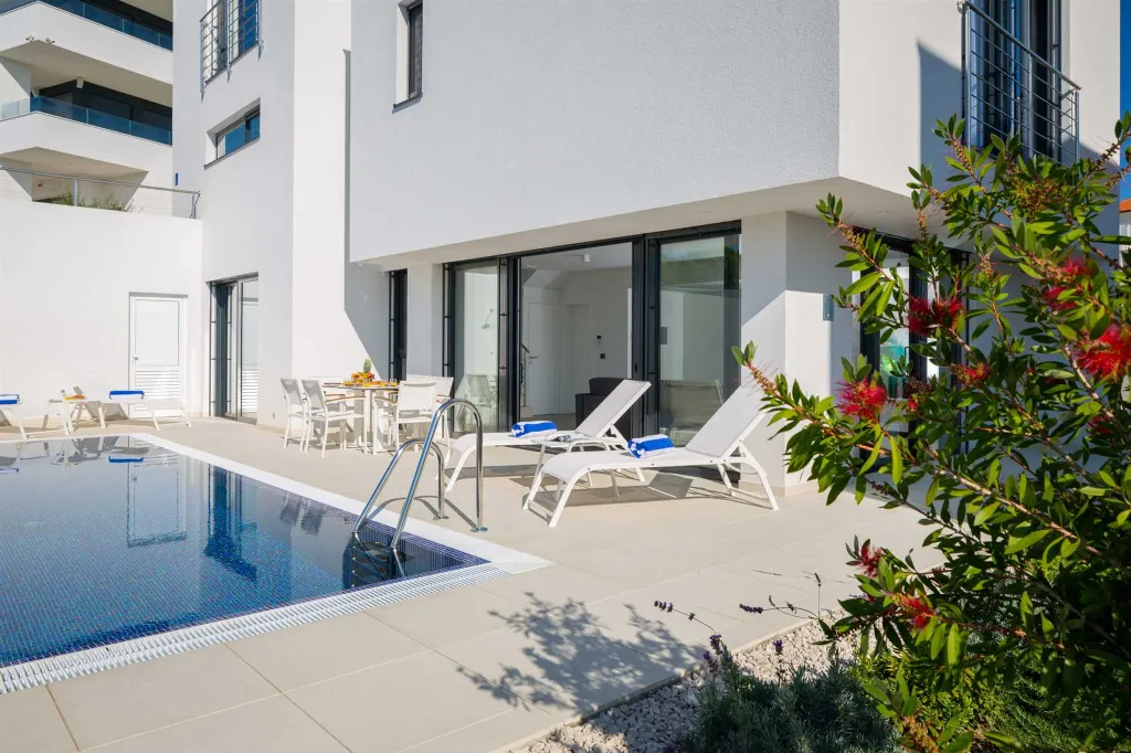 Contemporary Villa with Heated Pool, Seget Donji