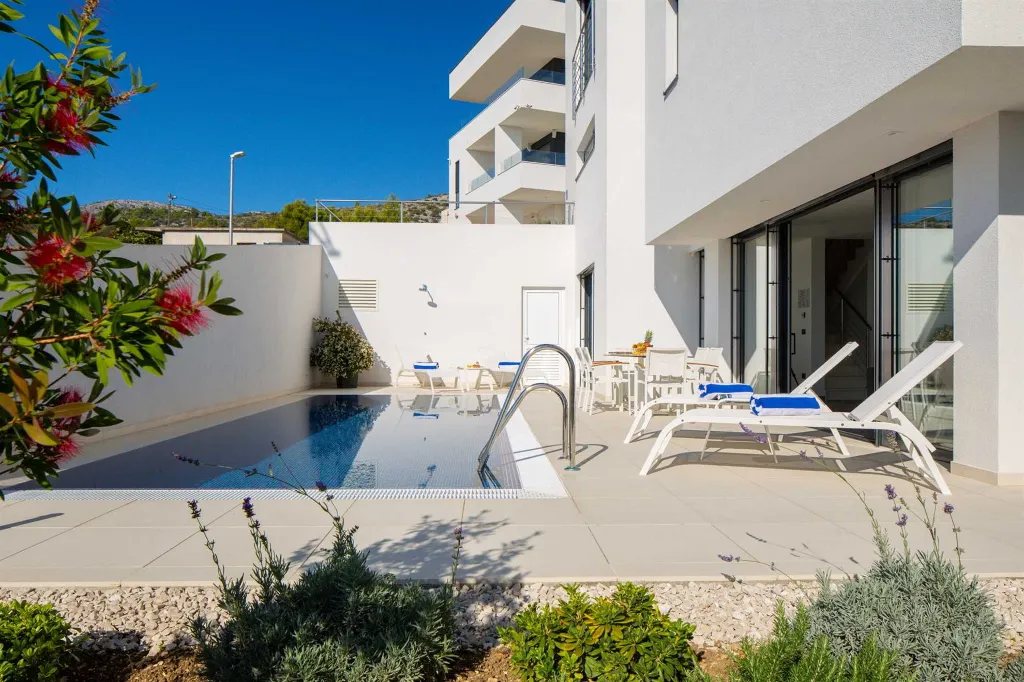 Contemporary Villa with Heated Pool, Seget Donji