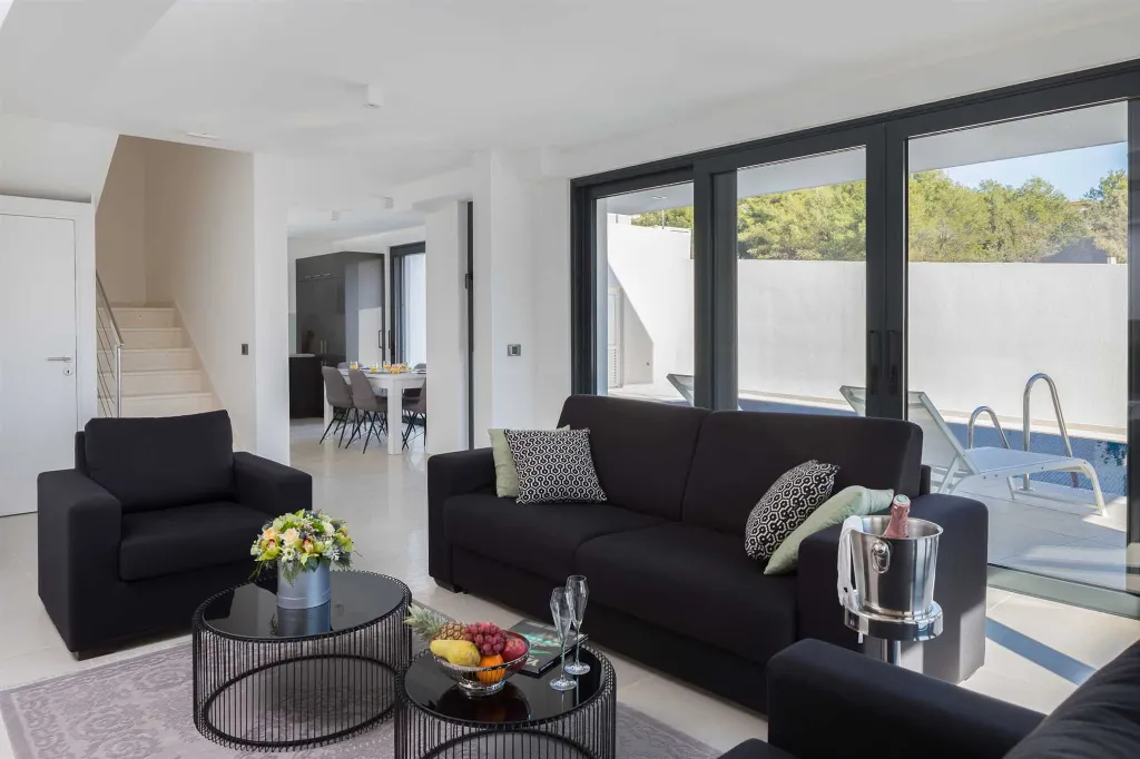 Contemporary Villa with Heated Pool in Seget Donji