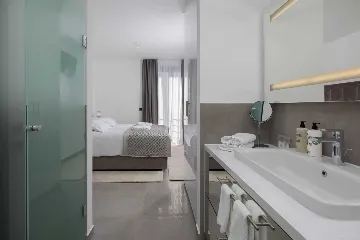 Contemporary Villa with Heated Pool in Seget Donji