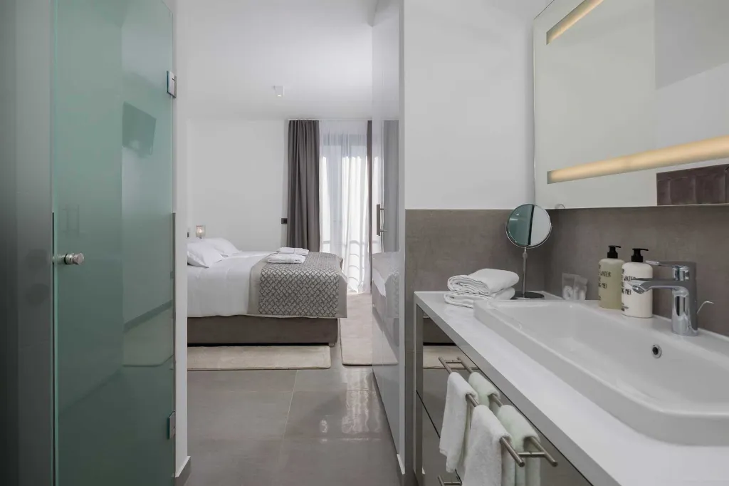 Contemporary Villa with Heated Pool in Seget Donji