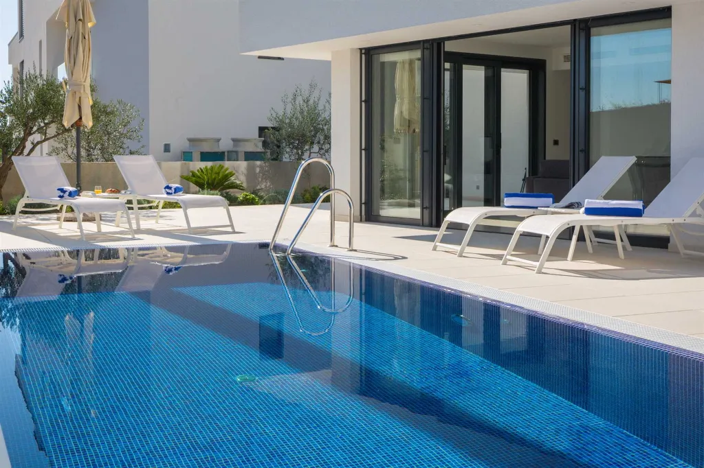 Contemporary Villa with Heated Pool in Seget Donji