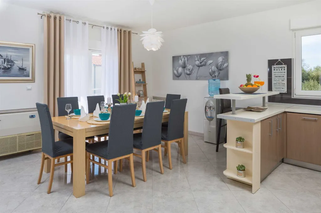 Poolside Family Villa in Kaštel Sućurac near Split