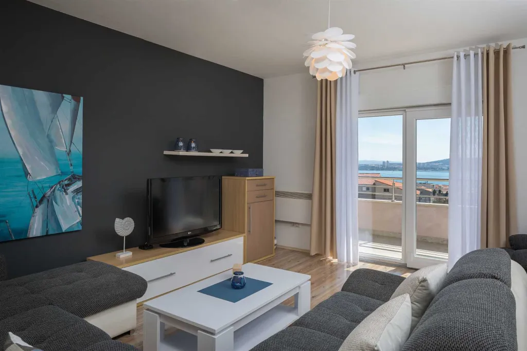 Poolside Family Villa in Kaštel Sućurac near Split