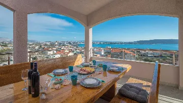 Poolside Family Villa in Kaštel Sućurac near Split