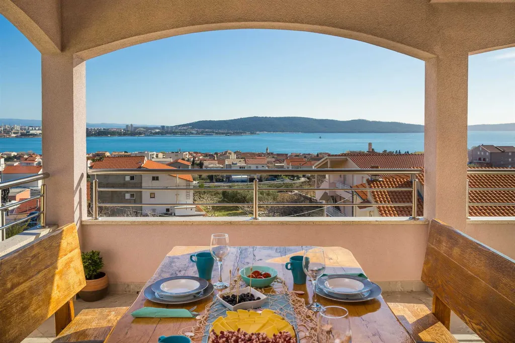 Poolside Family Villa in Kaštel Sućurac near Split