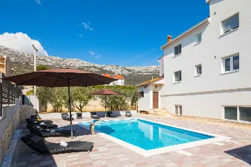 Poolside Family Villa in Kaštel Sućurac near Split
