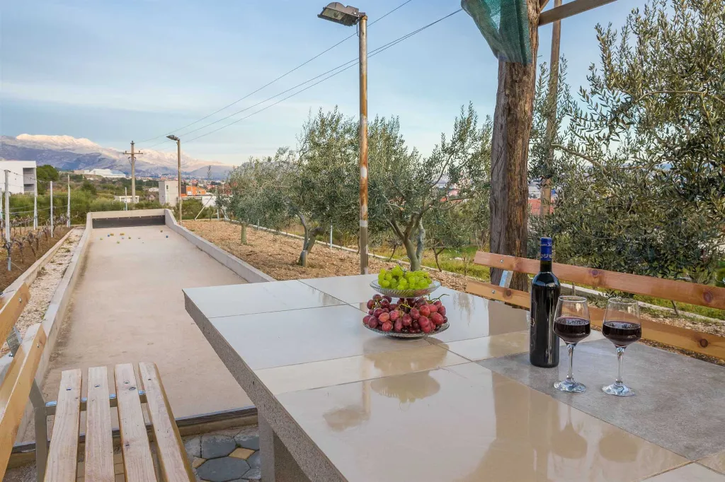 Poolside Family Villa in Kaštel Sućurac near Split