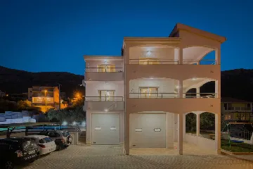 Poolside Family Villa in Kaštel Sućurac near Split