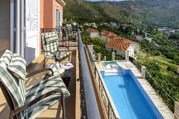 Family Villa with Pool and Terraces in Zaton