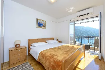 Family Villa with Pool and Terraces in Zaton