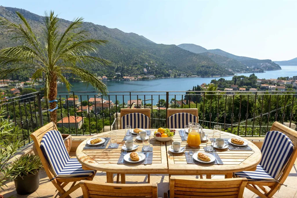 Family Villa with Pool and Terraces in Zaton
