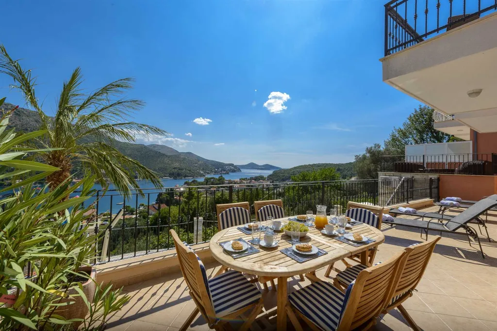 Family Villa with Pool and Terraces in Zaton