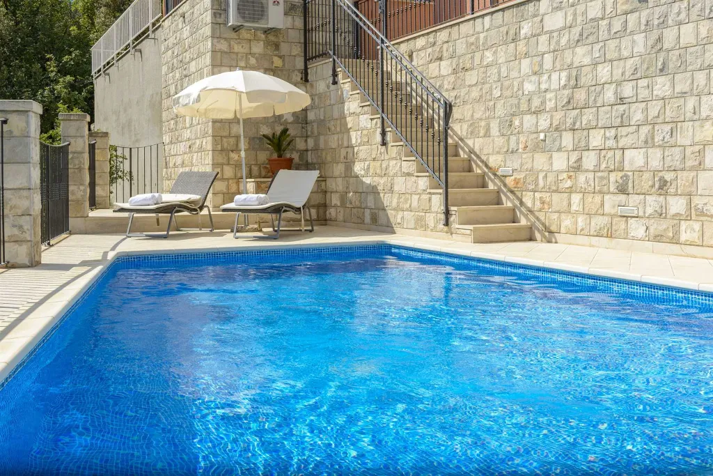 Family Villa with Pool and Terraces in Zaton