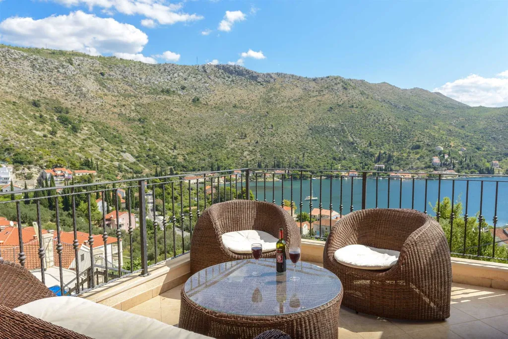 Family Villa with Pool and Terraces in Zaton