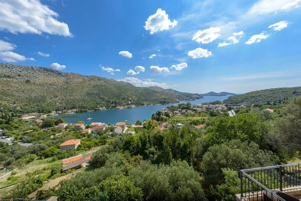 Family Villa with Pool and Terraces in Zaton