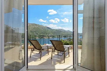 Family Villa with Pool and Terraces in Zaton