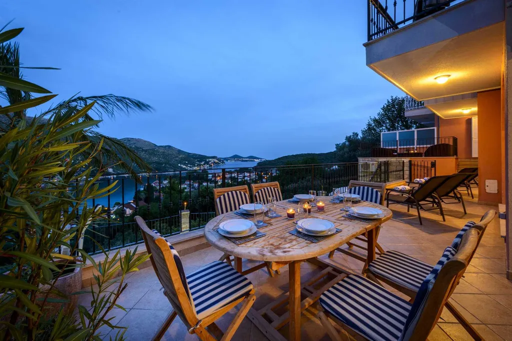 Family Villa with Pool and Terraces in Zaton