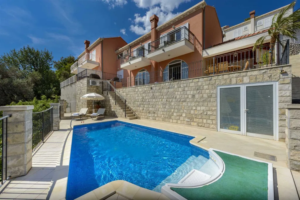 Family Villa with Pool and Terraces in Zaton