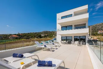 Modern 3-Bedroom Apartment with Pool in Seget Donji