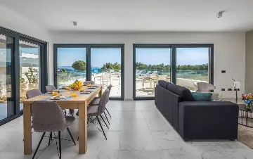 Modern 3-Bedroom Apartment with Pool in Seget Donji