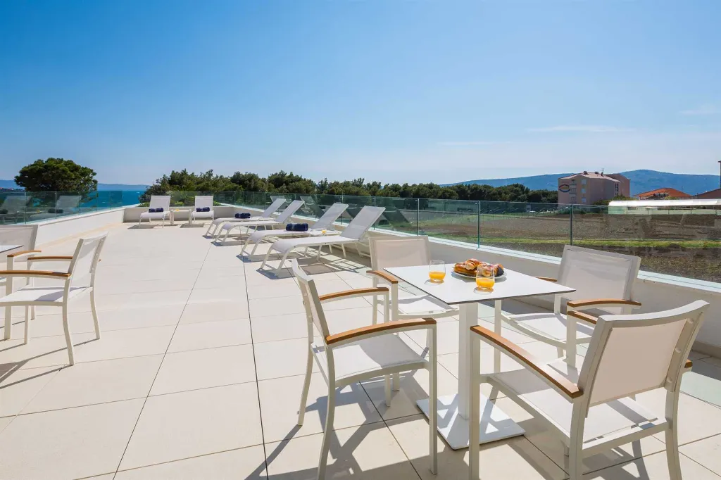 Modern 3-Bedroom Apartment with Pool in Seget Donji