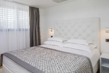 Modern 3-Bedroom Apartment with Pool in Seget Donji