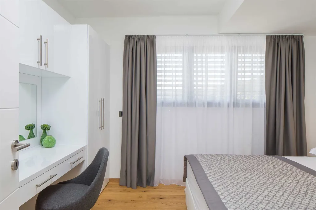 Modern 3-Bedroom Apartment with Pool in Seget Donji