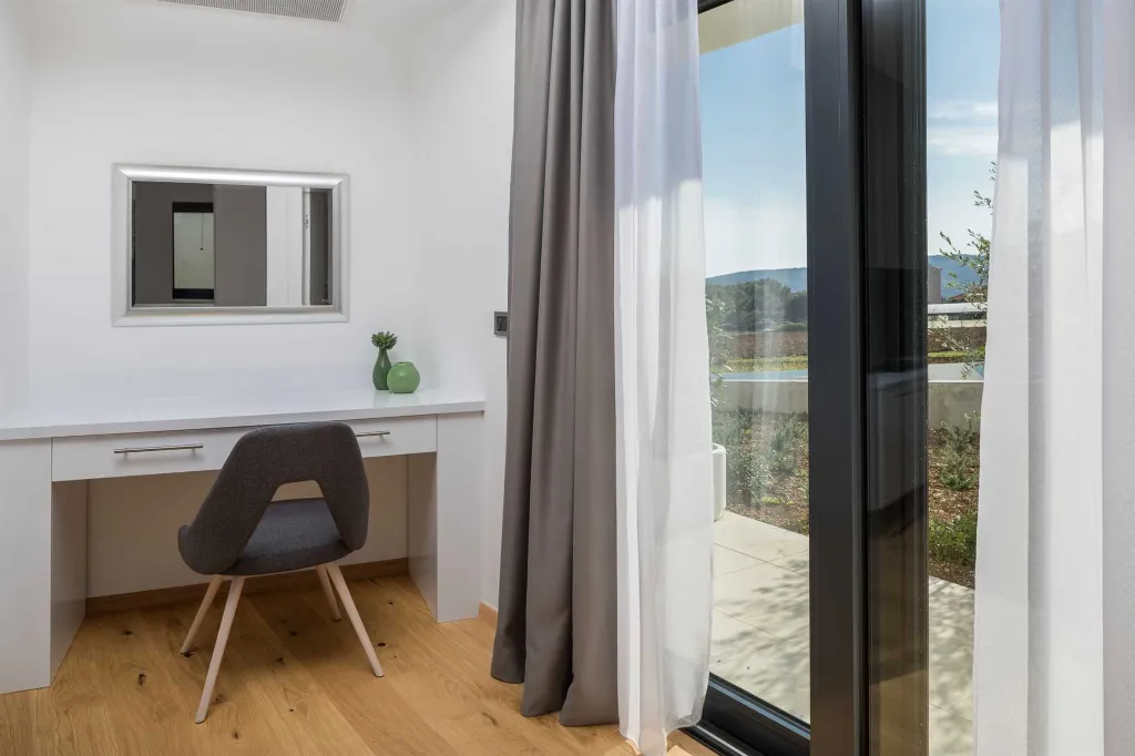 Modern 3-Bedroom Apartment with Pool in Seget Donji