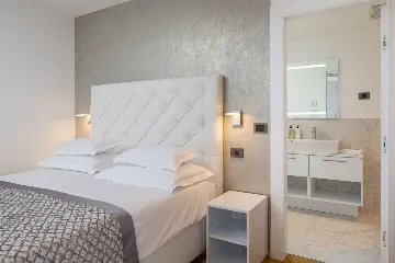 Modern 3-Bedroom Apartment with Pool in Seget Donji