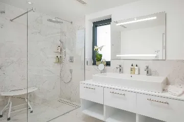 Modern 3-Bedroom Apartment with Pool in Seget Donji