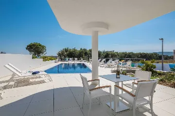 Modern 3-Bedroom Apartment with Pool in Seget Donji