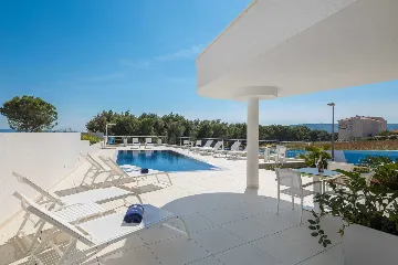 Modern 3-Bedroom Apartment with Pool in Seget Donji