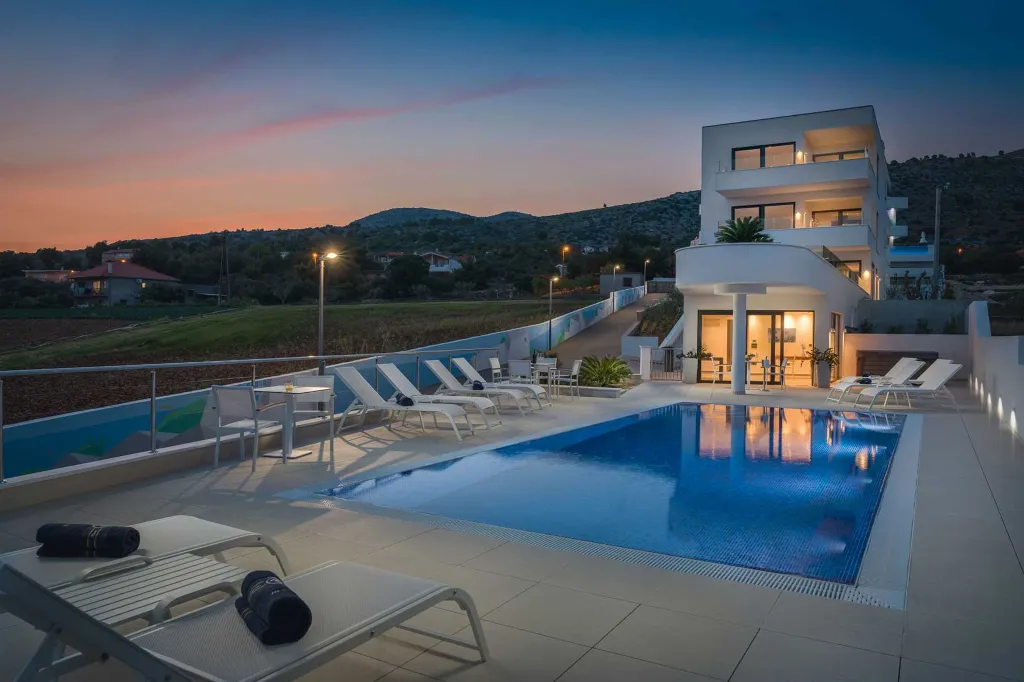 Modern 3-Bedroom Apartment with Pool in Seget Donji