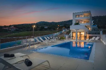 Modern 3-Bedroom Apartment with Pool in Seget Donji