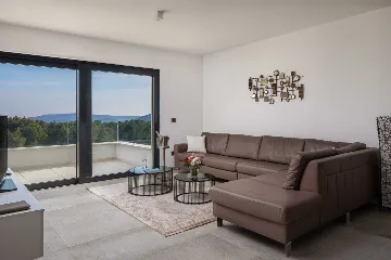 Contemporary Apartment with Pool in Seget Donji