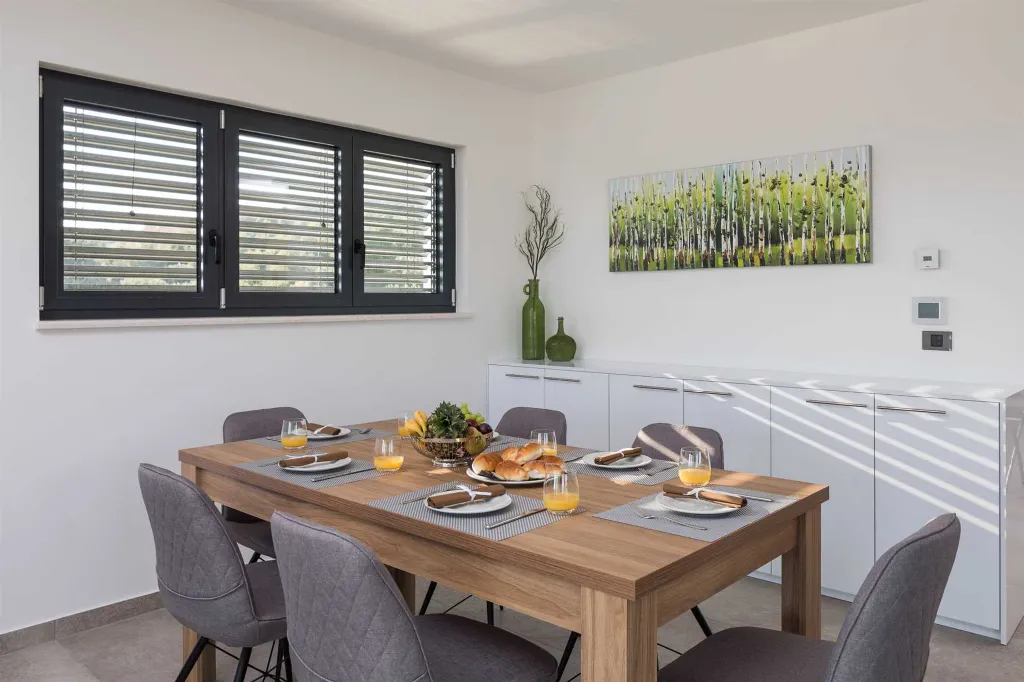 Contemporary Apartment with Pool in Seget Donji