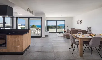 Contemporary Apartment with Pool in Seget Donji