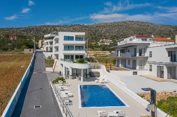 Contemporary Apartment with Pool in Seget Donji