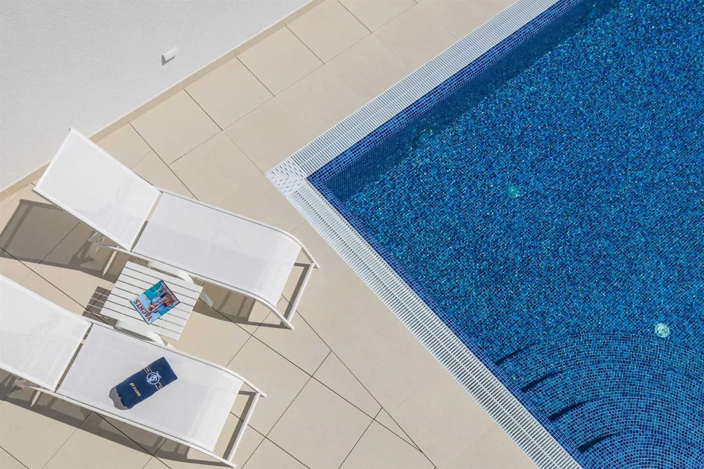 Contemporary Apartment with Pool in Seget Donji