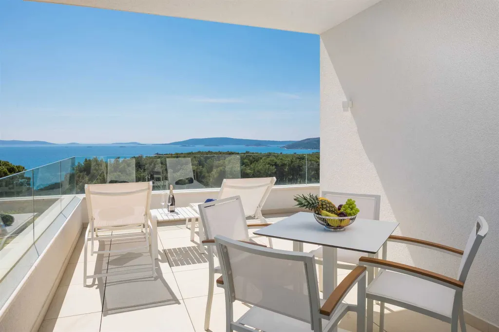 Modern Apartment with Pool in Seget Donji