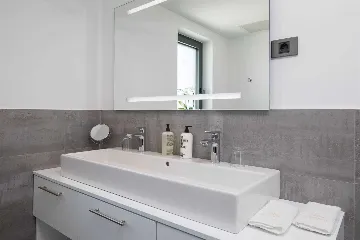 Modern Apartment with Pool in Seget Donji