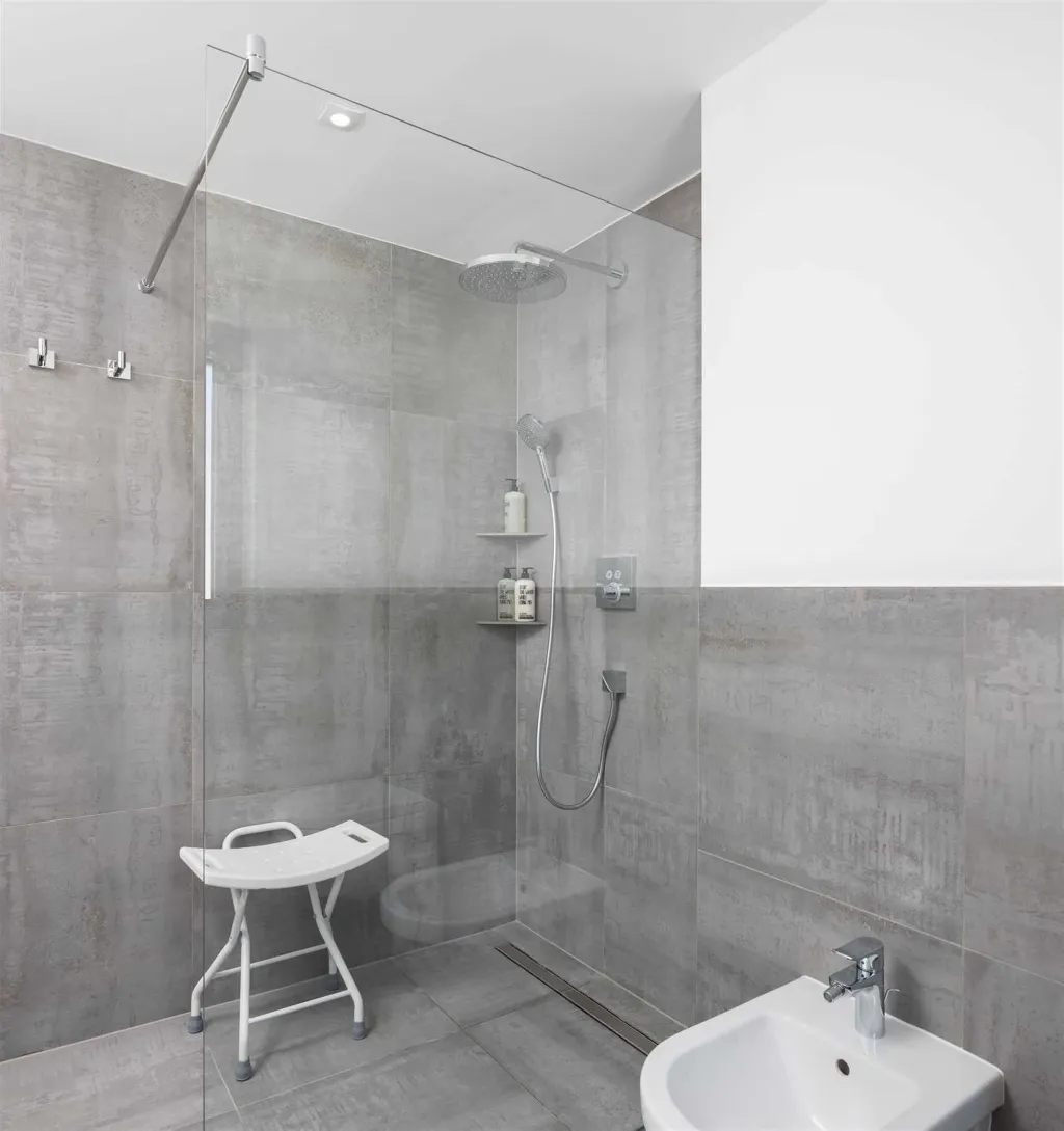 Modern Apartment with Pool in Seget Donji