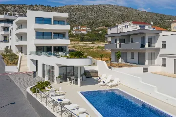 Modern Apartment with Pool in Seget Donji