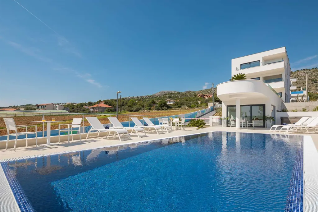 Modern Apartment with Pool in Seget Donji