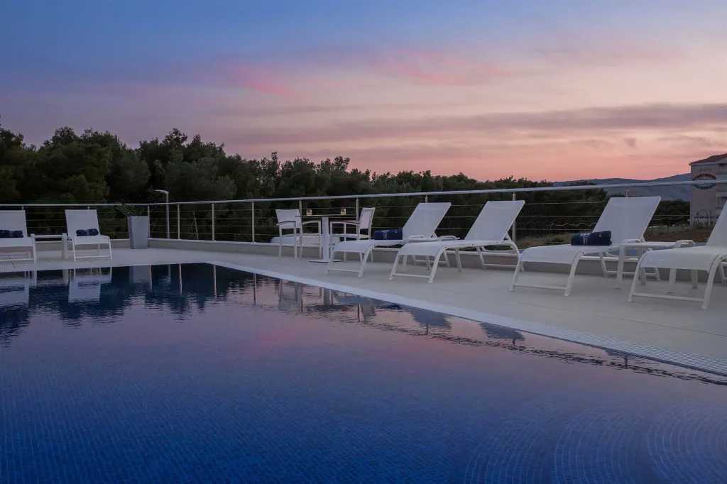 Modern Apartment with Pool in Seget Donji