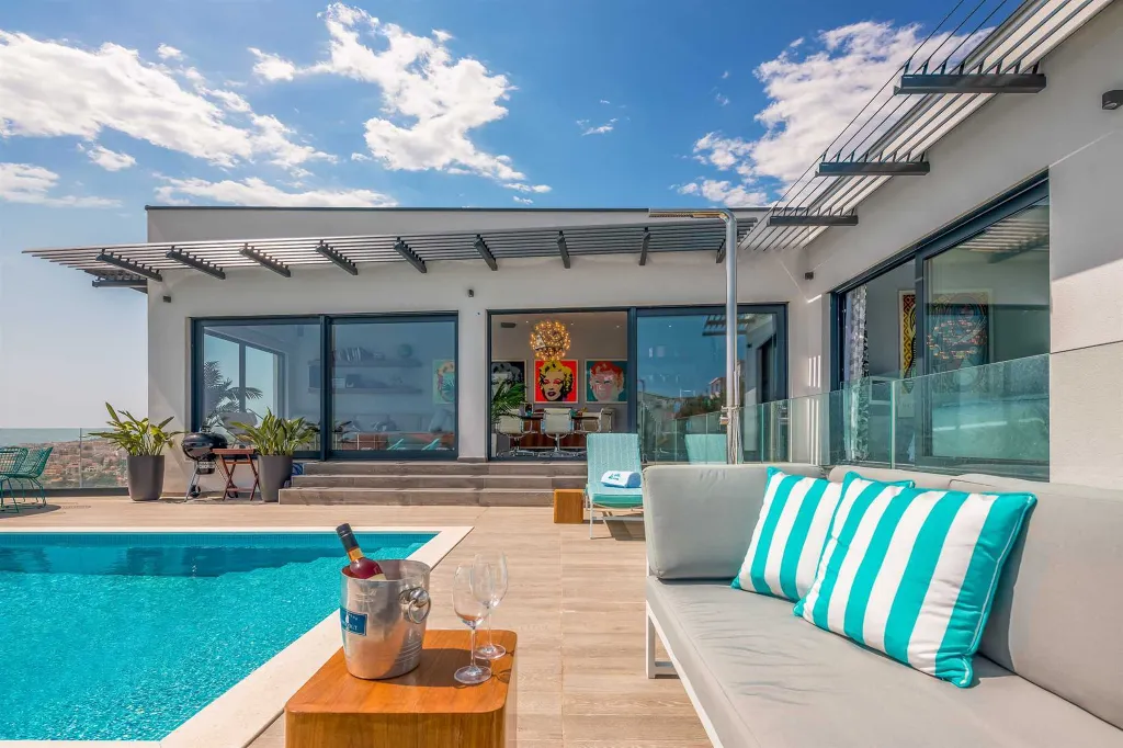 Modern Seaside Villa with Infinity Pool in Okrug Gornji