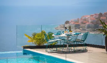 Modern Seaside Villa with Infinity Pool in Okrug Gornji