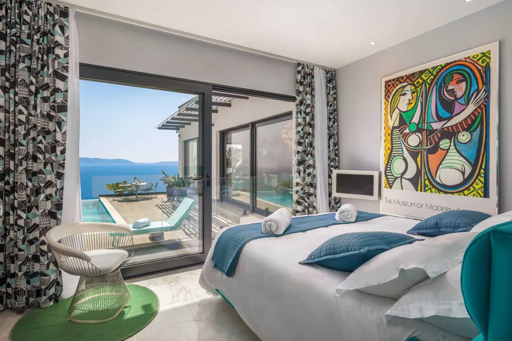 Modern Seaside Villa with Infinity Pool in Okrug Gornji