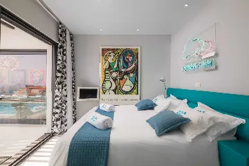 Modern Seaside Villa with Infinity Pool in Okrug Gornji